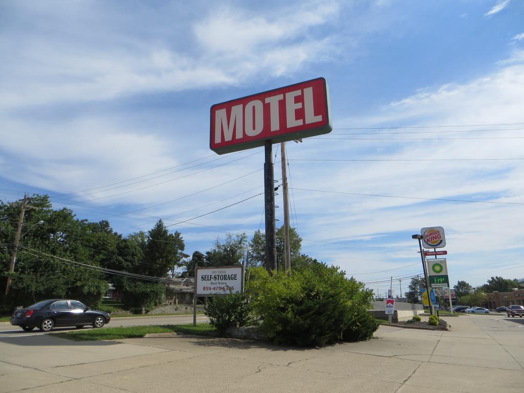 Dry Ridge Motor Inn Eksteriør bilde